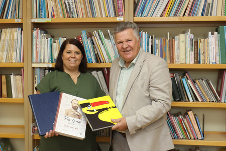 Unec Prevzem knjig Občine Cerknica in zastave za prvošolčke 01  Foto Ljubo Vukelič